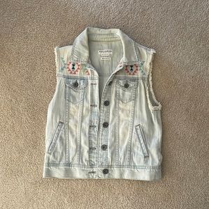 Bullhead Denim Co light wash embroidered denim vest